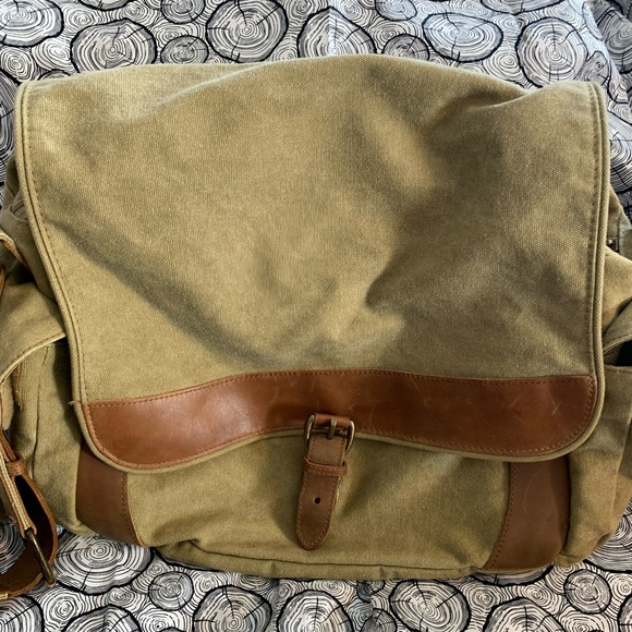L.L. Bean Other - LL Bean Crossbody Messenger/laptop Bag